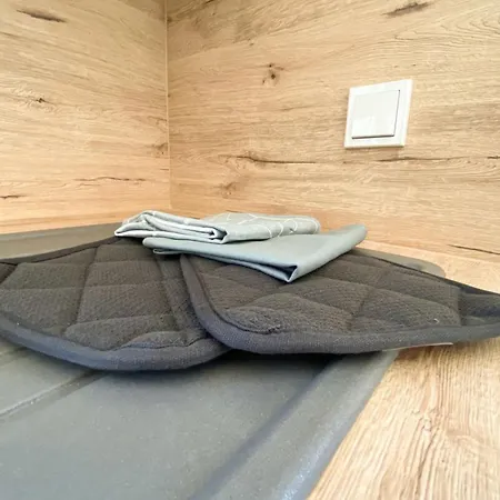 120 Lux Furnished Flat *