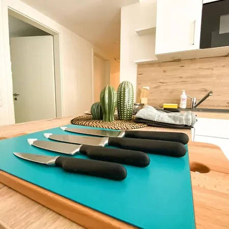 120 Lux Furnished Flat *