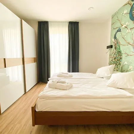 Apartment 120 Lux Furnished Flat *